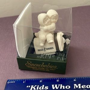 Snowbabies Department 56 “Sending Hugs to you”NIB #56.69027 Bisque Hinged box